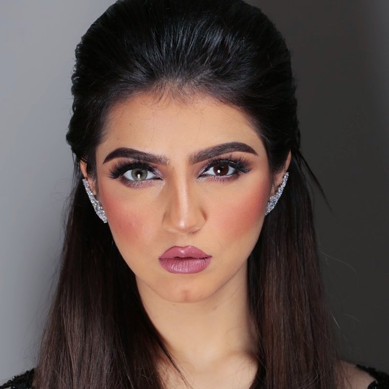 نيرمين محسن وشقيقتها 