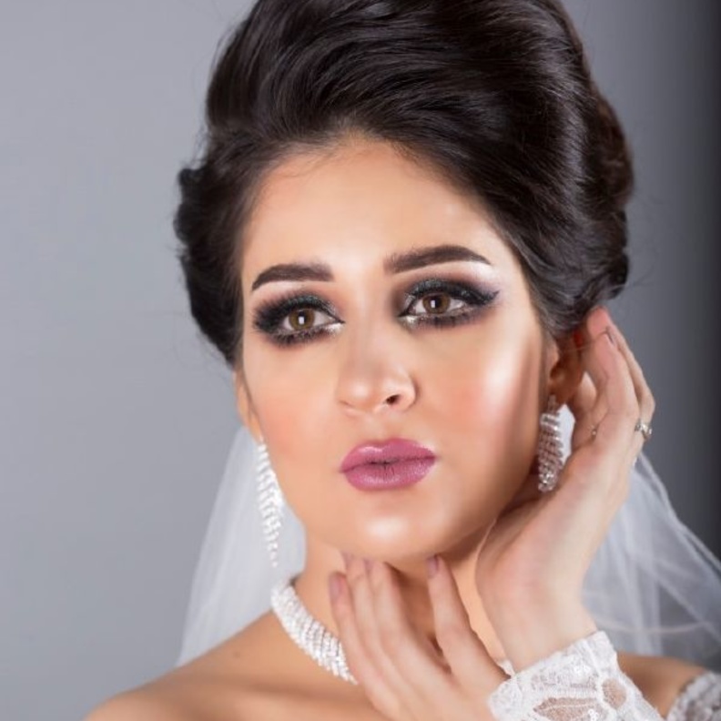 صورة عروس بكاميرا المصورة السعودية مها الثنيان