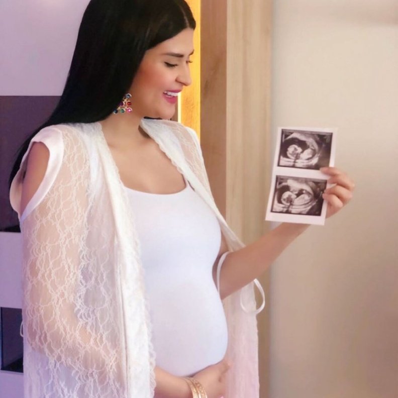 سلمى رشيد بأول صورة لها بملامح الحمل