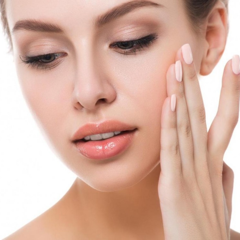 تخلصك خلطة زيت الورد ومطحون الأرز من الخلايا الميتة و البقع الداكنة بالجسم