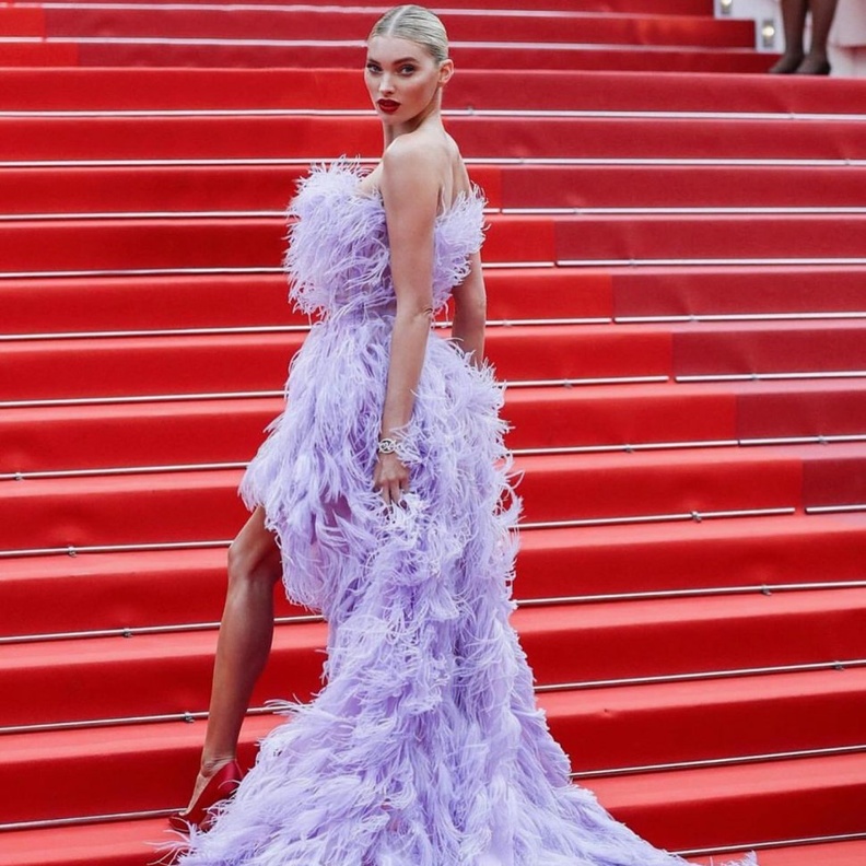 فستان أصفر مع طبقات الكشكش الحيوي ارتدته ‏‎ Fernanda Liz‏ من دار ‏Ali Karoui