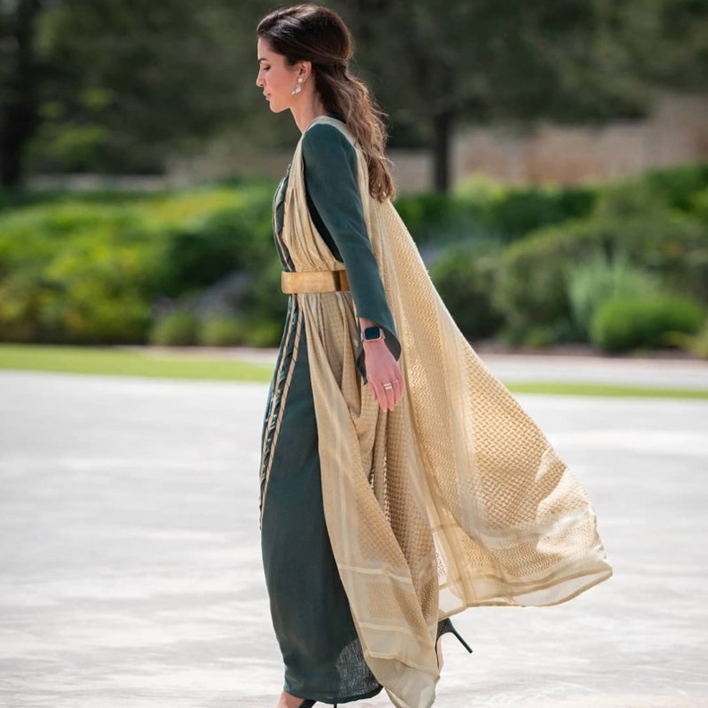 أناقة ملفتة للملكة رانيا 