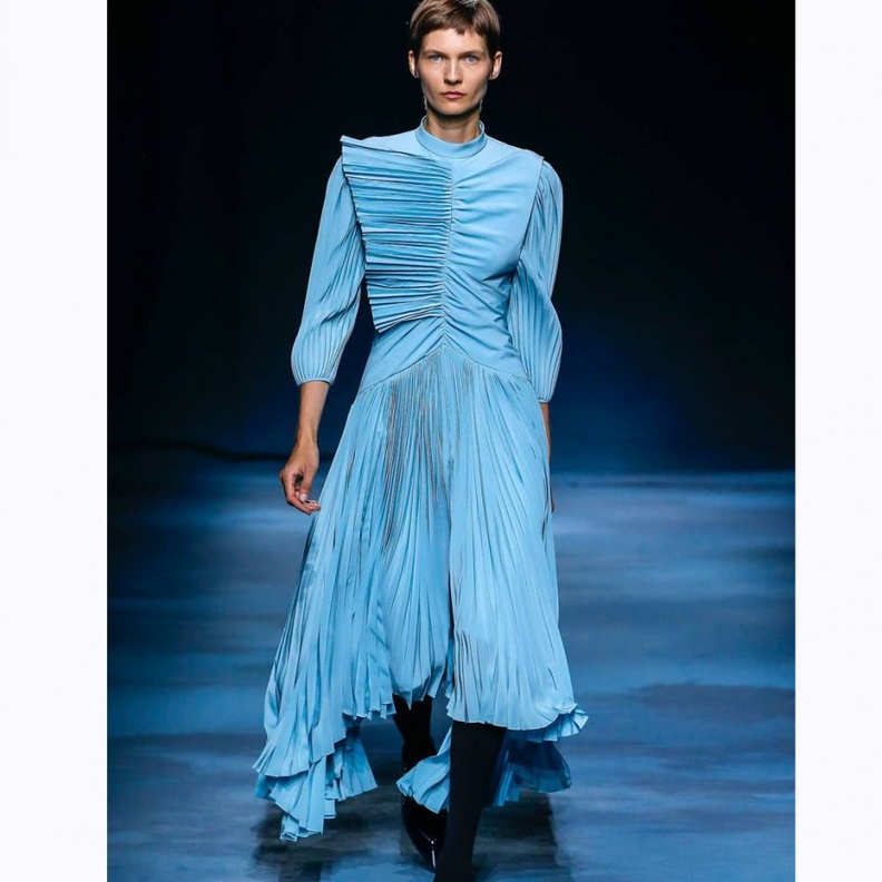 فستان محتشم من Givency 