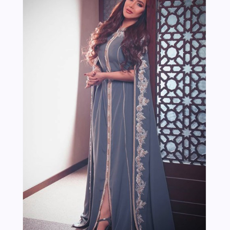 أجمل إطلالات لجين عمران بموضة القفاطين البرونزية لرمضان 2019‏