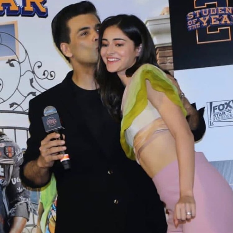 سونالي بندر تشيد بإنجازات كاران جوهر