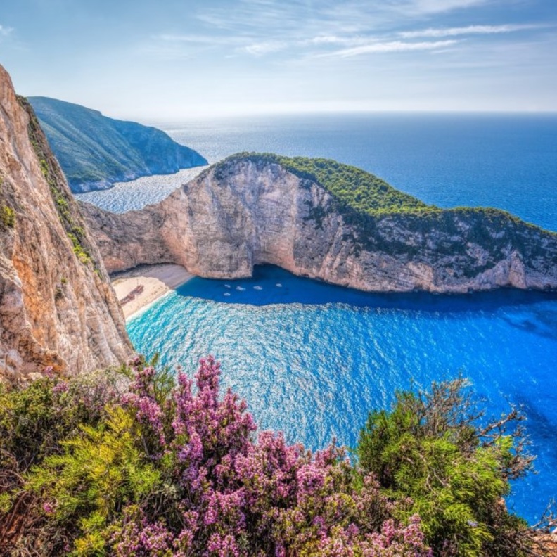 اجمل شواطئ العالم لشهر العسل - شاطئ الرمال الشوداء في فيك ايسلندا