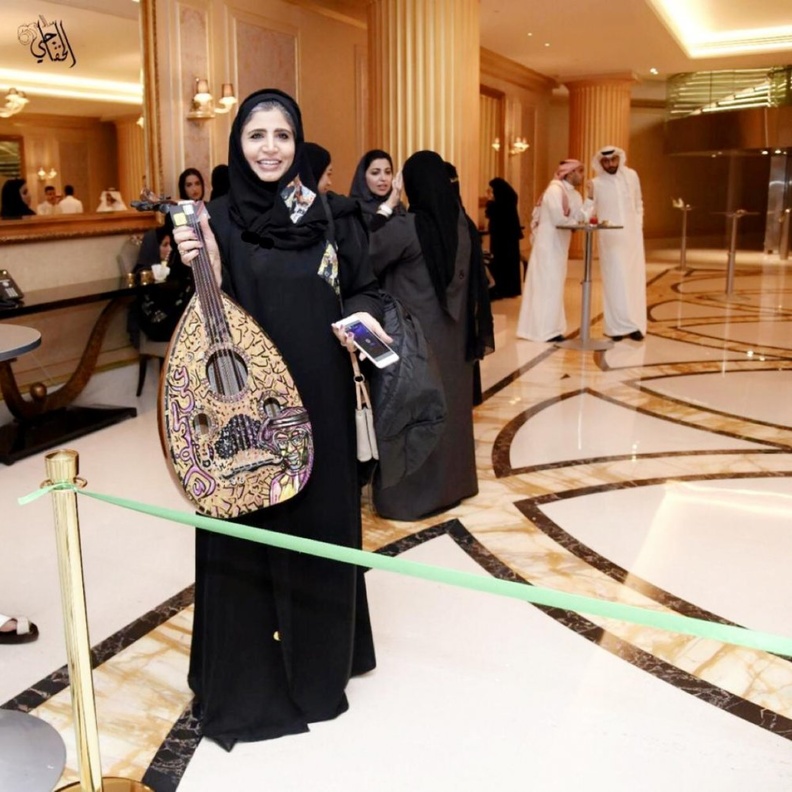 الفنانة التشكيلية نجلاء الجمعه