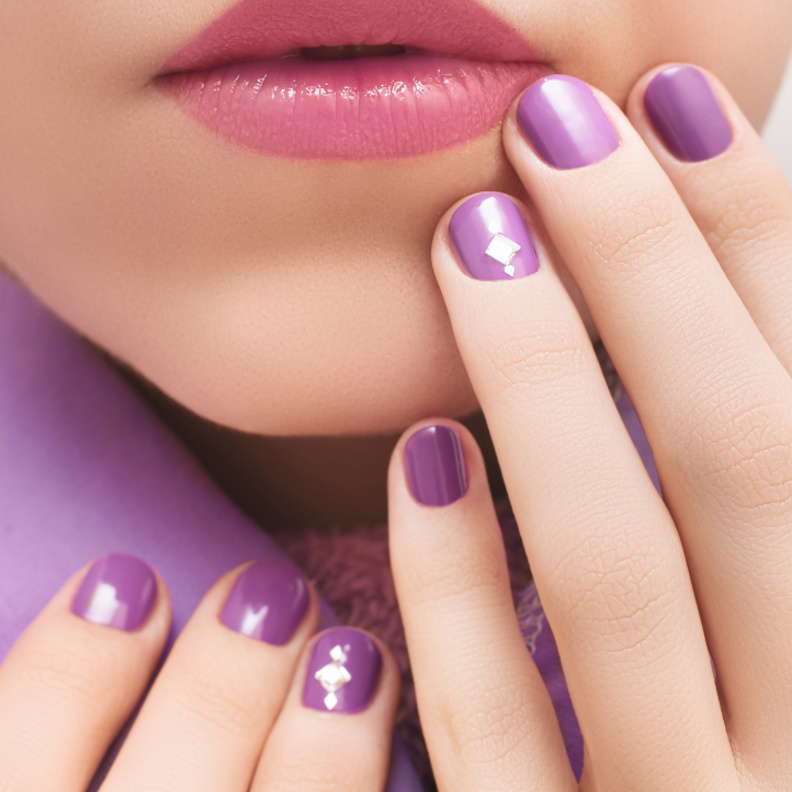 اللون اللافندر لطلاء الأظافر