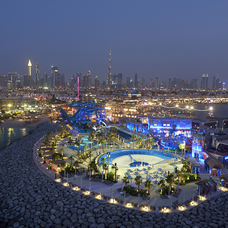 ليلة السيدات الأسبوعية في منتزه "لاجونا" المائي في دبي