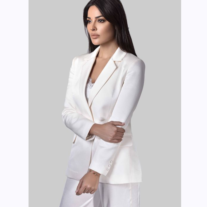 كيف تحصلين على اطلالات نادين نجيم في مسلسل خمسة ونص