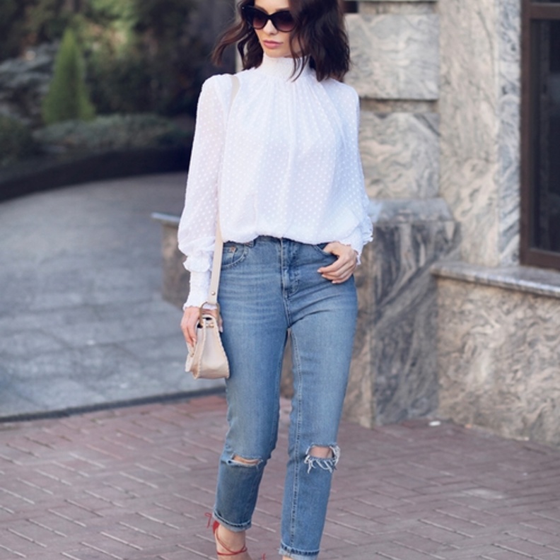  بلوزة معرقة من Alice + Olivia