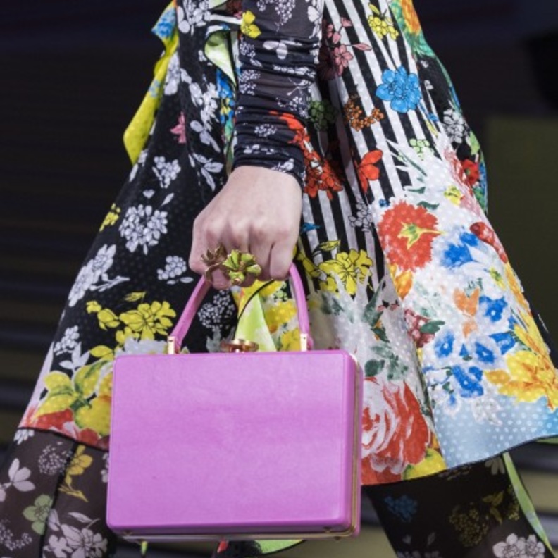 احدث موديلات حقائب يد نسائية خضراء من Emporio Armani