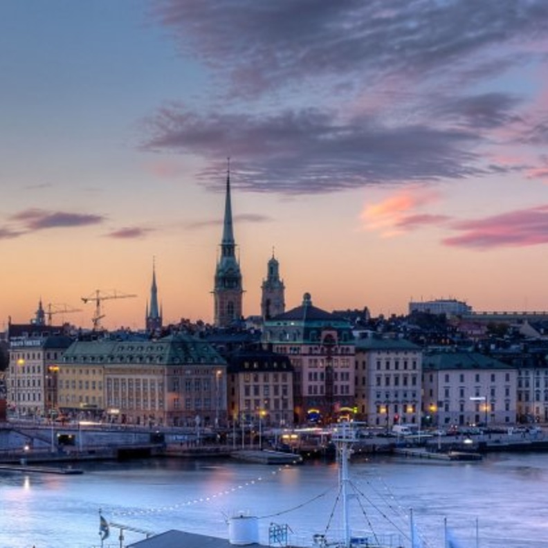 المتاجر الصغيرة في السويد عادة ما تفتح أبوابها أمام الجمهور خلال الفترة من الساعة العاشرة صباحا