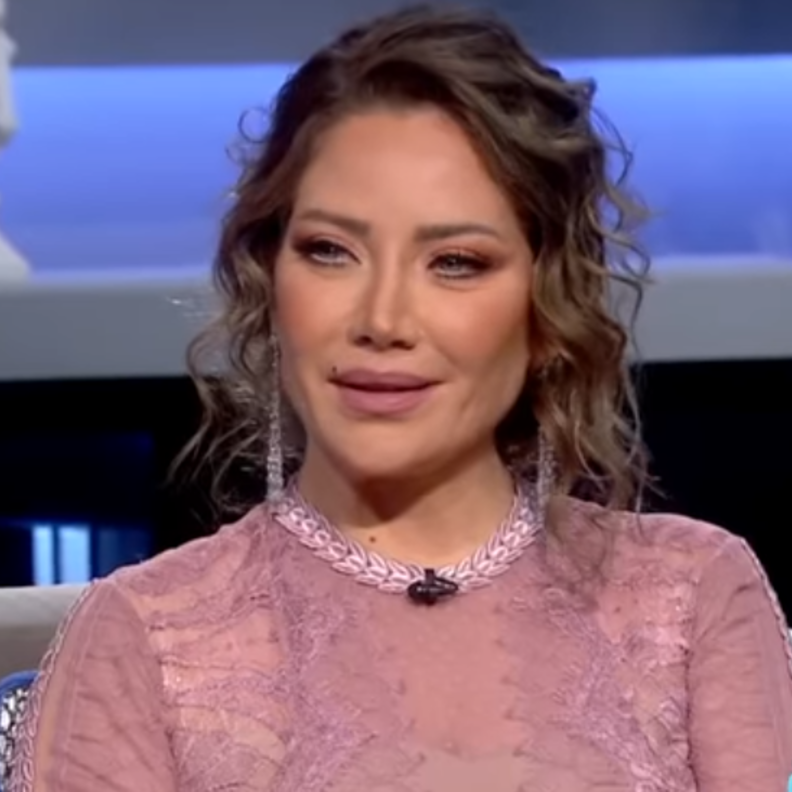 سلافة معمار في مجموعة إنسان