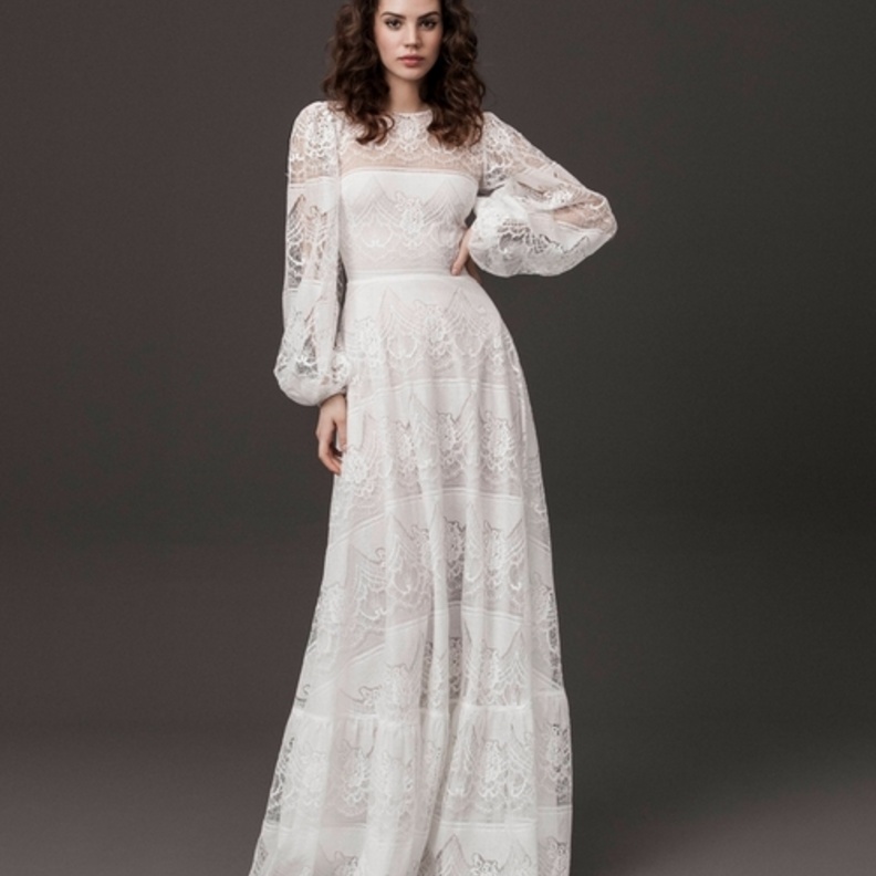 موديلات فساتين اعراس تناسب حفلات الزفاف على الشاطئ من مجموعة Dalaarna