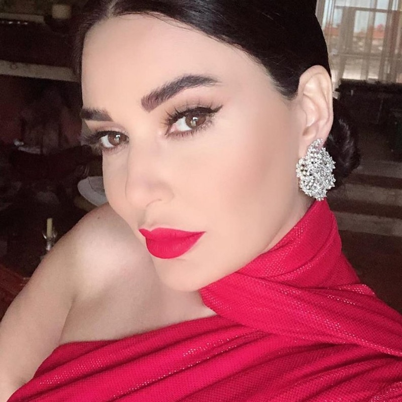 سيرين عبد النور حبست الانفاس بإطلالتها الجمالية امس