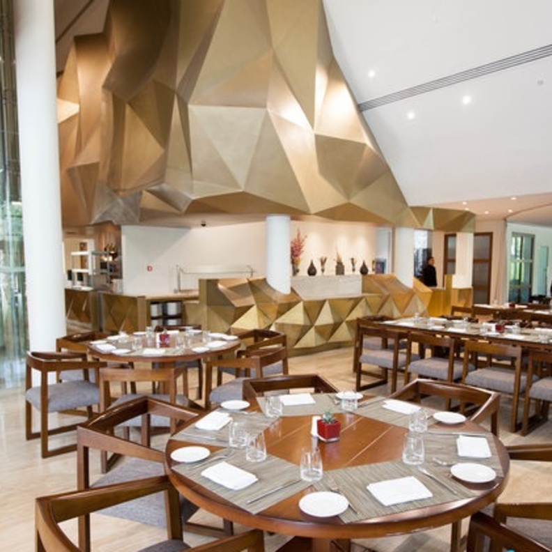 مطعم نوماد - فندق جميرا الخور