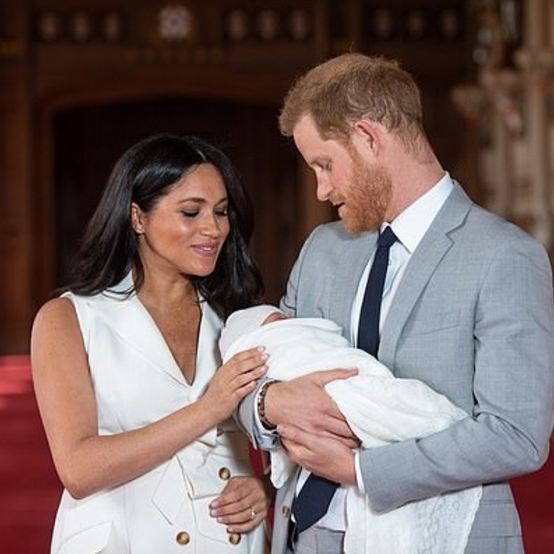 أصدقاء الأمير هاري يتحدثون عن حياته بعد مولد طفله الأول