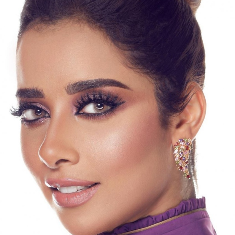 رسمات مكياج ملون بالتدرجات الحمراء البراقة لعيد الفطر 2019