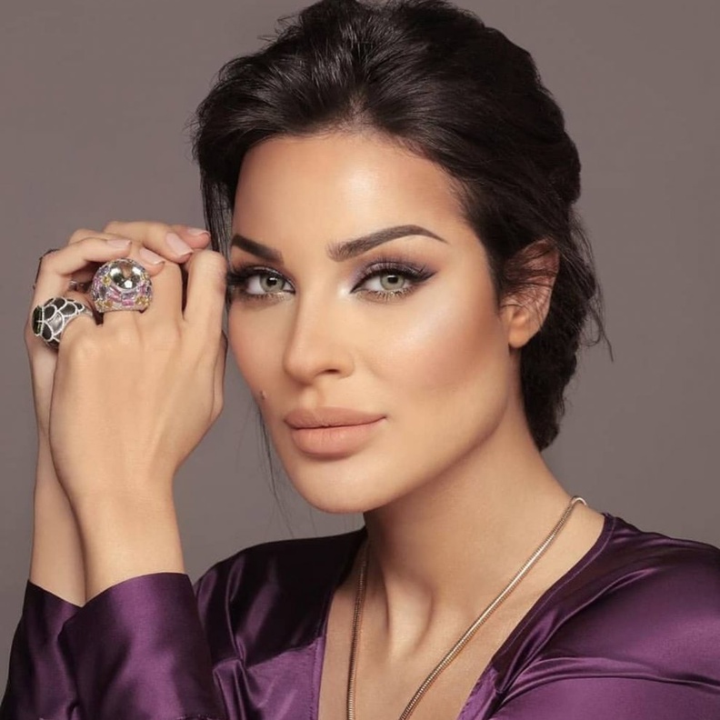  خطوات رسم الكحل العربي الناعم والملون من وحي كارول سماحة