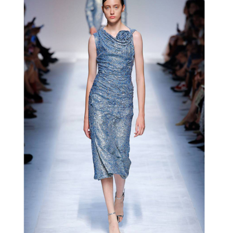 فستان للعيد من Alexander McQueen 