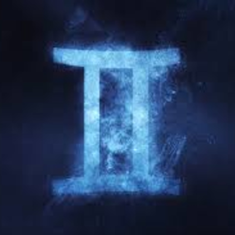 يميل الى نفحات البنفسج والغردينيا مع خلفية قطرات العنبر للفت الانتباه الى شخصيته الراقية