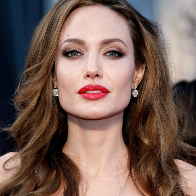 إطلالات مكياج مميزة بأسلوب أنجلينا