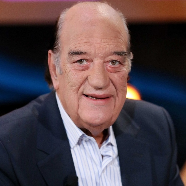 حسن حسني يتعرص لأزمة صحية