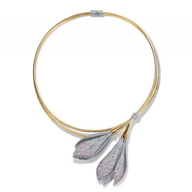 أقراط من بياجيه Piaget