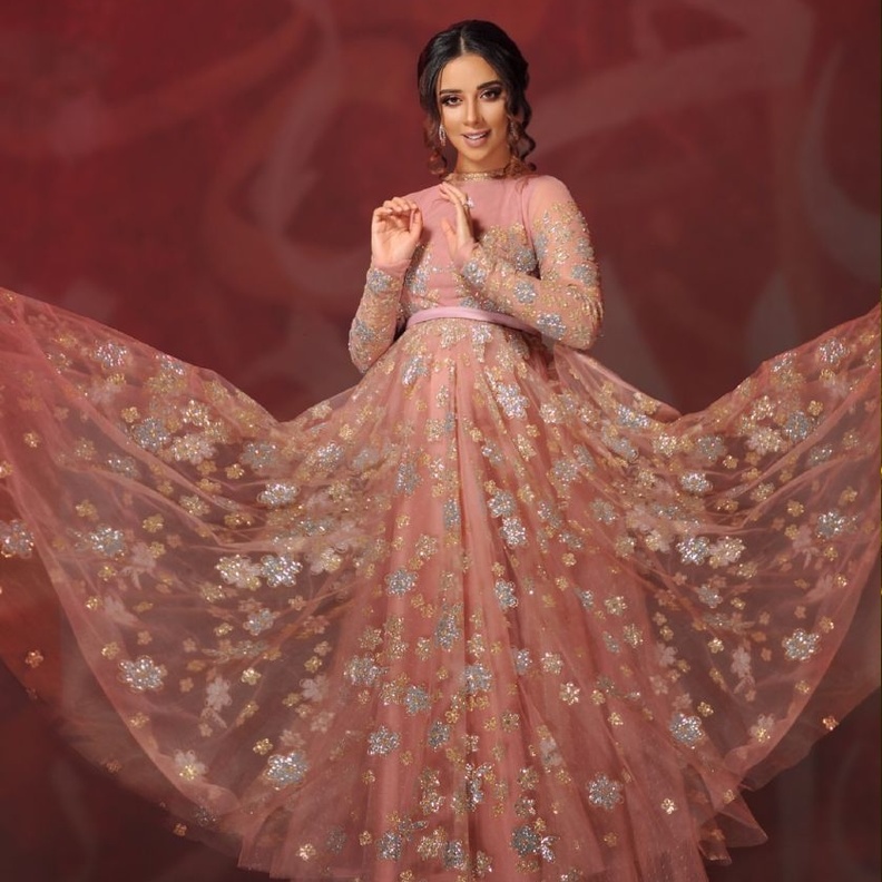 موديلات فساتين موردة في عيد الفطر 2019 من النجمة بلقيس