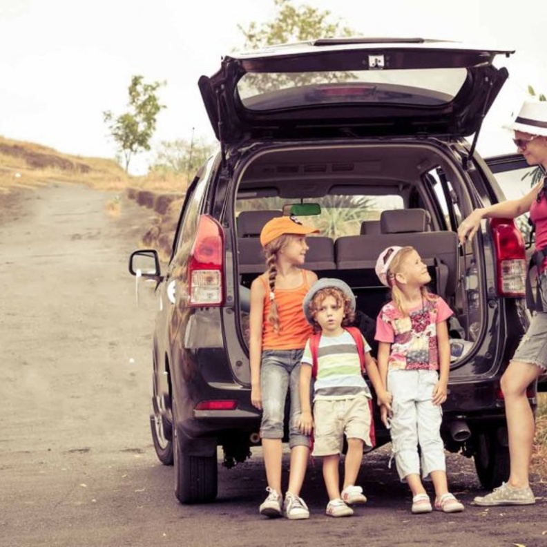 تمثل الرحلات الطويلة في السيارة سواء في فترات الأعياد أو العطل الموسمية، بمثابة التجربة الممتعة لأفراد العائلة