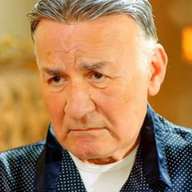  عزت أبو عوف بحالة صحيّة حرجة