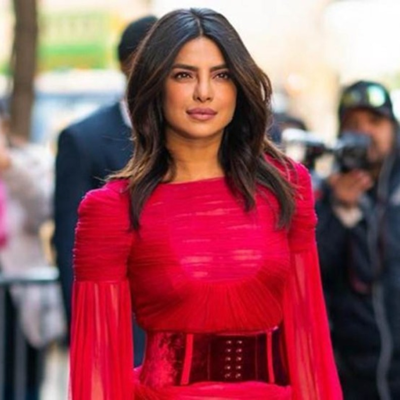 بريانكا تشوبرا Priyanka Chopra تنفي شائعات مقابلتها طفل ميغان ماركل