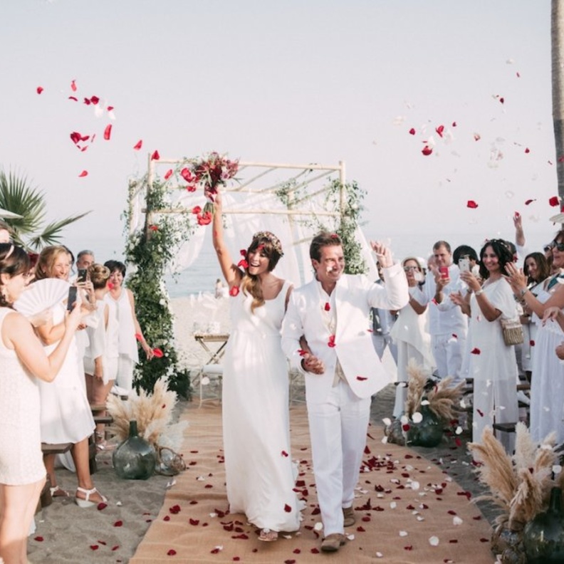 اجمل الصور الرومانسية لزفاف الشاطىء