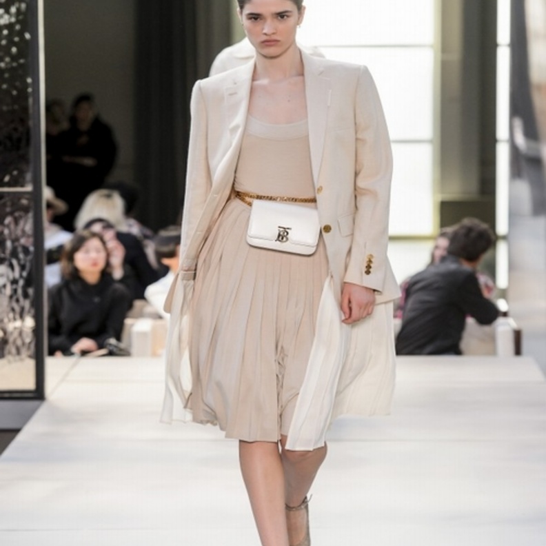 اللون البيج احدث موضة في ازياء صيف 2019 وطرق تنسيقه من Fendi