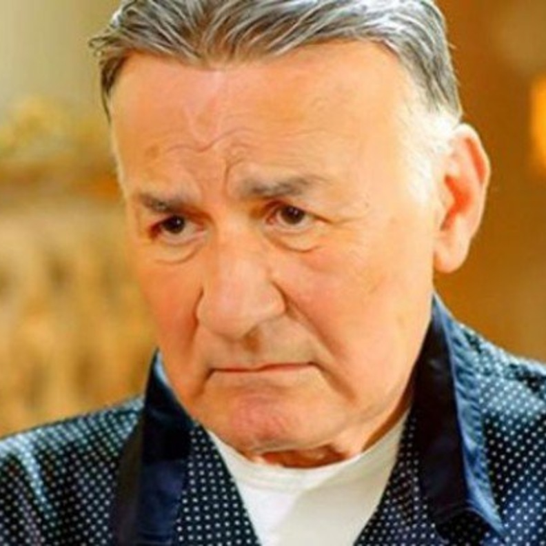 عزت ابو عوف 