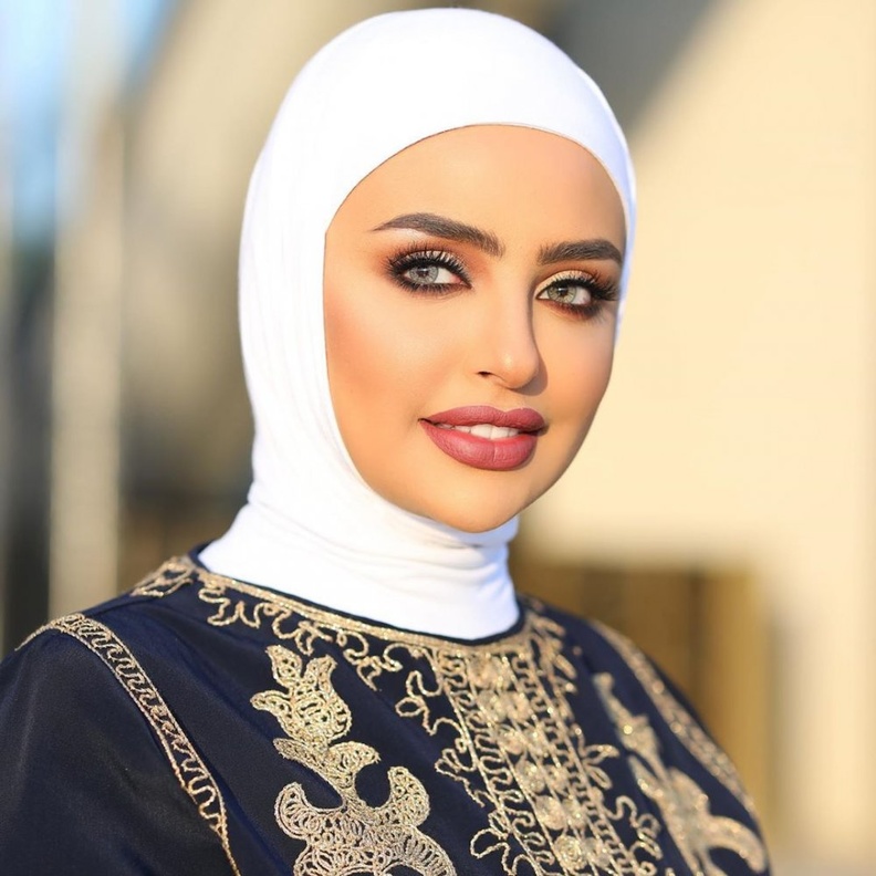 سندس القطان بمكياج جذاب وهادئ