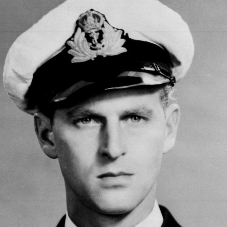 خدم الأمير فيليب في الحرب العالمية الثانية على متن السفينة الحربية HMS Wallace وساهم في إنقاذ حياة الكثيرين من الجنود