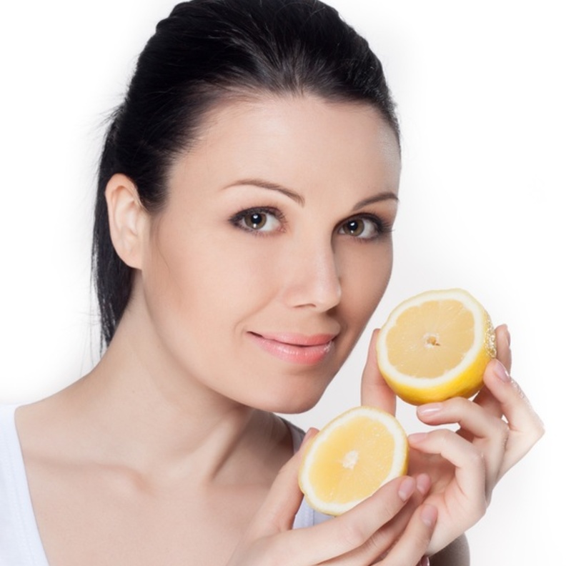 وصفات الليمون تعمل على تفتيح لون الركبة