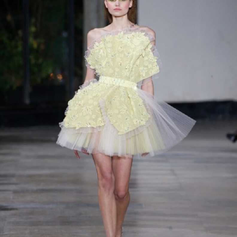 فستان قصير منفوش