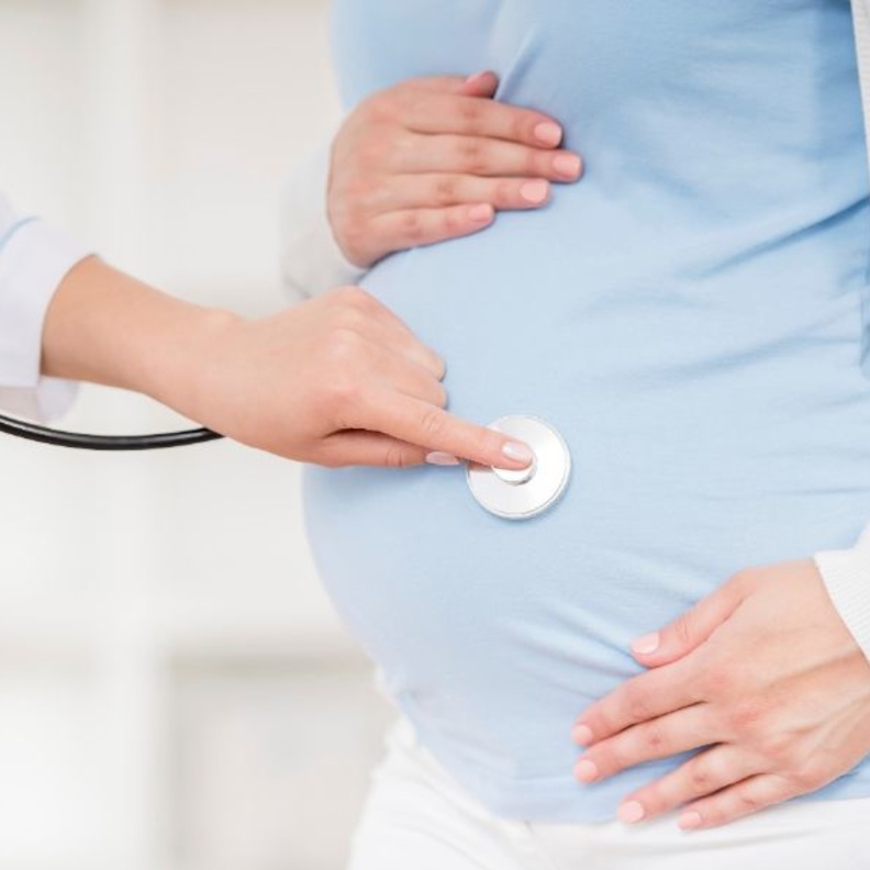 الدكتورة صديقة كامل أول طبيبة سعودية في تخصص النساء والولادة