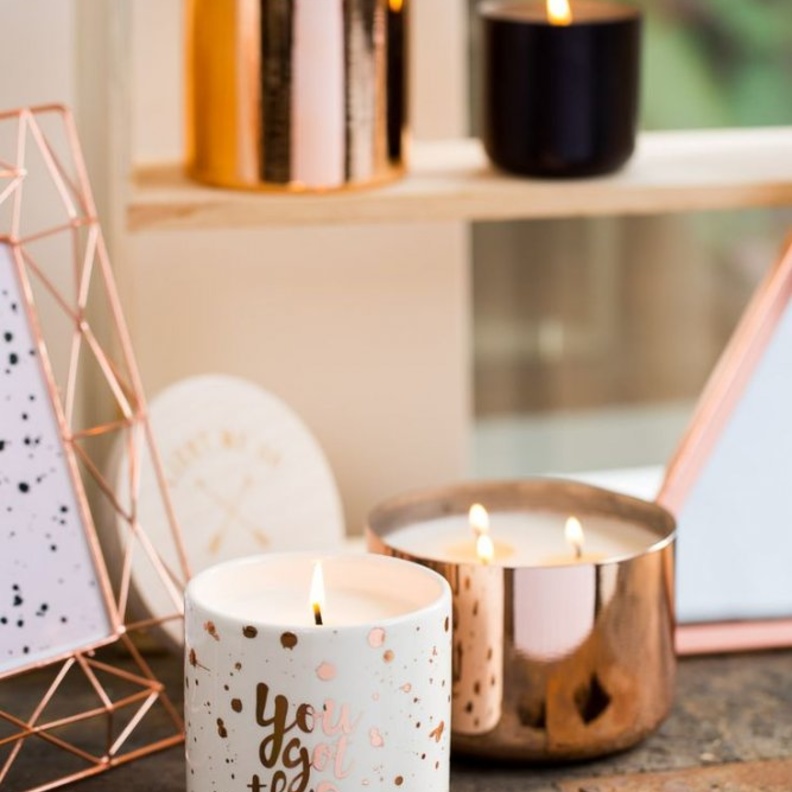 تصاميم ناعمة لمجموعة من الشموع الفواحة