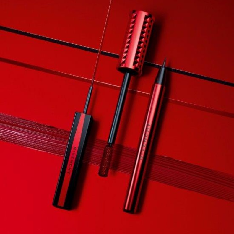 عبّري عن جمالك بكلّ ثقة مع مسكارا VOLUME DISTURBIA من Givenchy