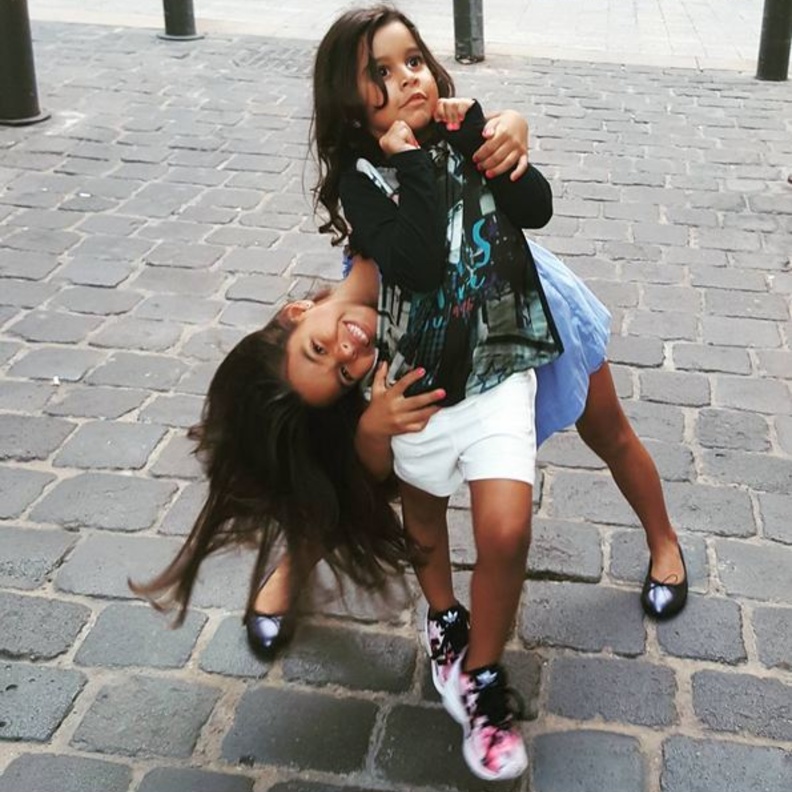 ابنتا شيرين عبد الوهاب