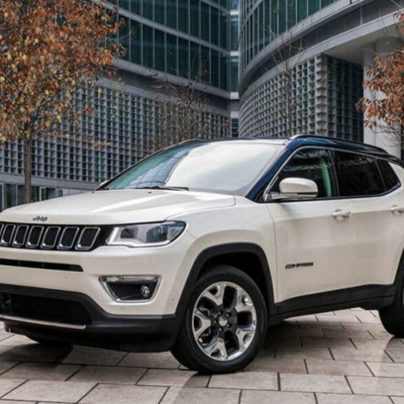 قودي حياتك مع جيب كومباس السيارة الأمثل للمرأة السعودية