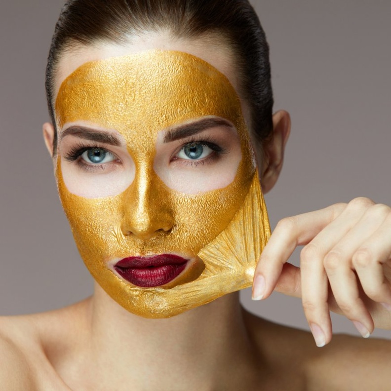 طرق استخدام ماسك الذهب لاعادة نضارة البشرة