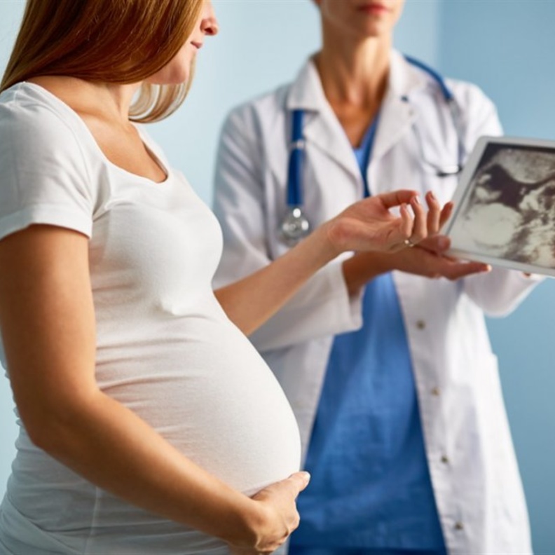 ما هي أسباب نزول المشيمة وما هو تأثيرها على الجنين