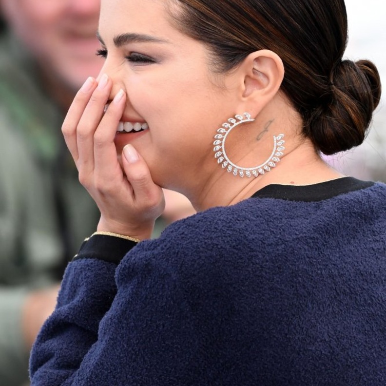 سيلينا غوميز ترتدي مجوهرات ميسيكا Messika 