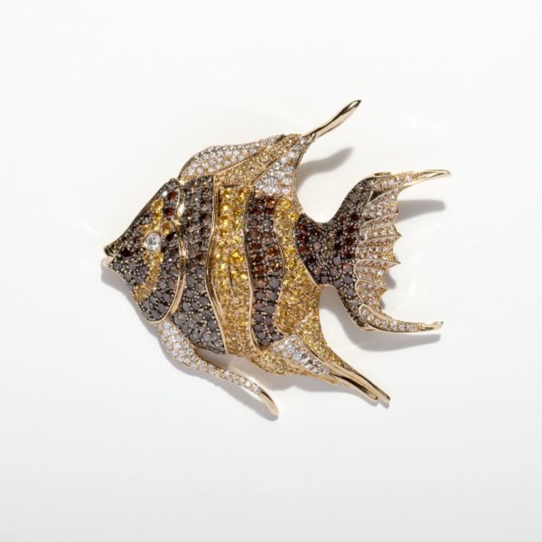 تارون إيجرتون يتقمص شخصية إلتون جون بارتدائه لإبداعات Chopard في فيلم Rocketman لشركة Paramount Pictures