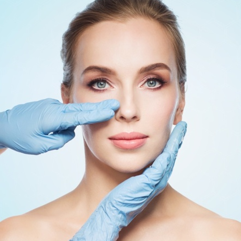 معالجة عيوب الوجه بالفيلر والبوتكس بعيدا عن الجراحة